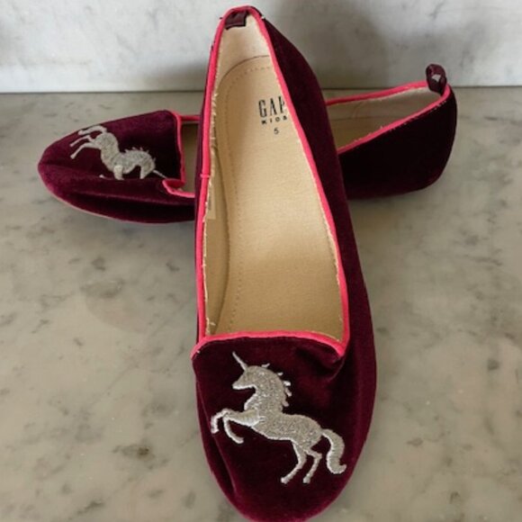 GAP KIDS Velvet Graphic Unicorn Red Flats 5 - Picture 4 of 14